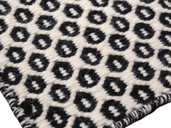 Snowdrop Ivory Black